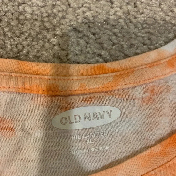 Old Navy The Easy Tee - Picture 2 of 4